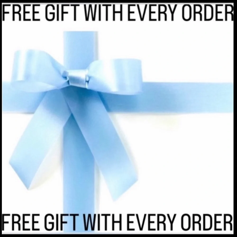 NWT Pink Heart Crystal Pendant Gold Necklace Zipper embellishment - Picture 2 of 7